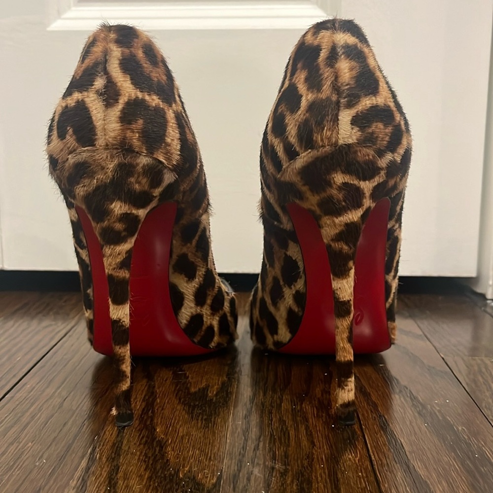 Christian Louboutin Pigalle leopard pump size 38